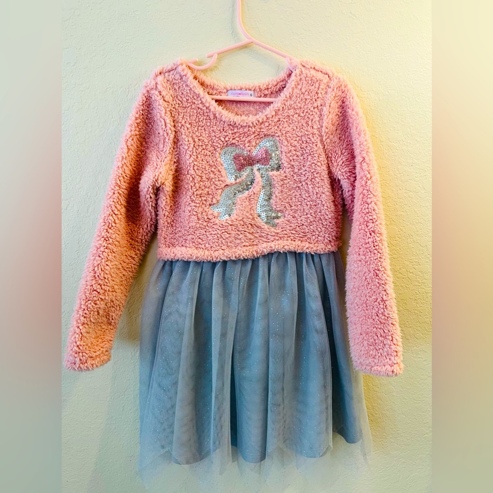 Young hearts cozy and tulle dress for girls.